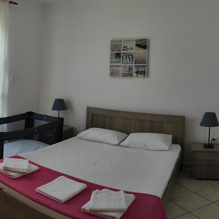 ניאה סקיוני Roses Rt Apartments Skioni I מראה חיצוני תמונה