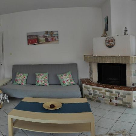 ניאה סקיוני Roses Rt Apartments Skioni I מראה חיצוני תמונה