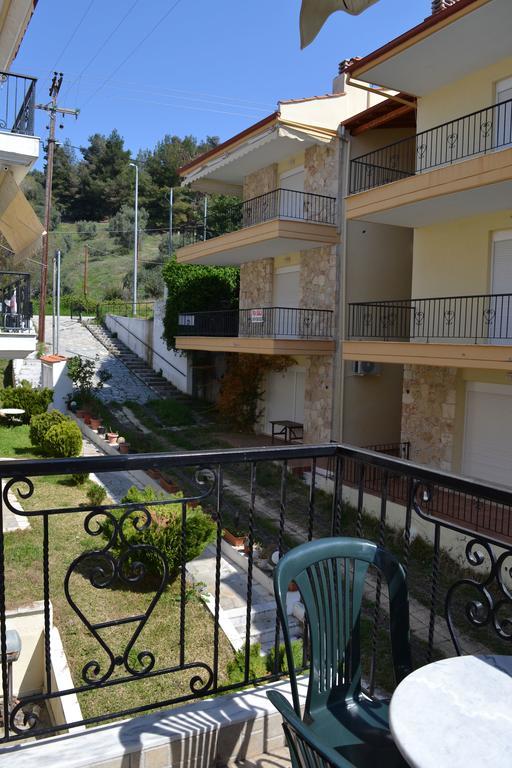 ניאה סקיוני Roses Rt Apartments Skioni I מראה חיצוני תמונה