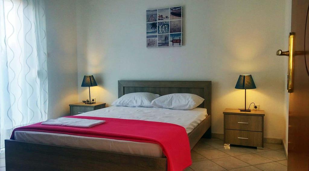 ניאה סקיוני Roses Rt Apartments Skioni I מראה חיצוני תמונה