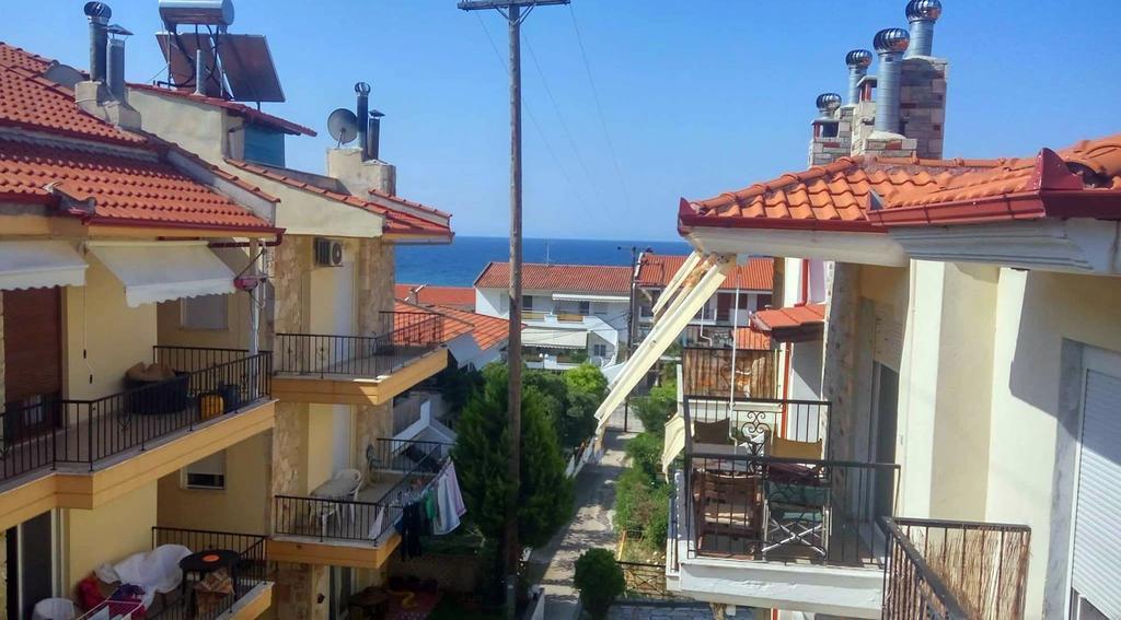 ניאה סקיוני Roses Rt Apartments Skioni I מראה חיצוני תמונה