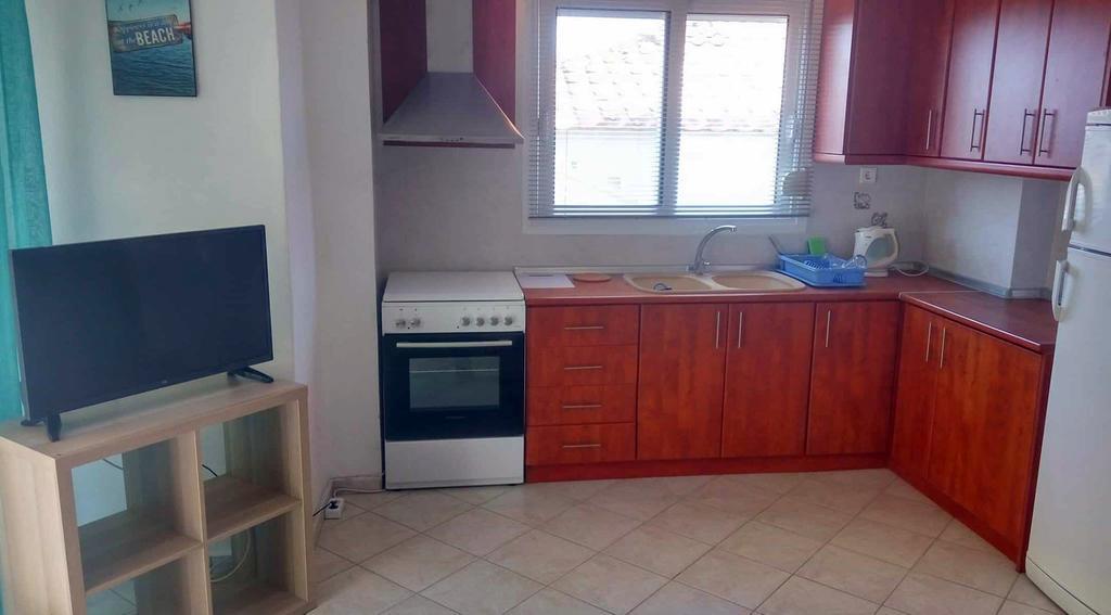 ניאה סקיוני Roses Rt Apartments Skioni I מראה חיצוני תמונה