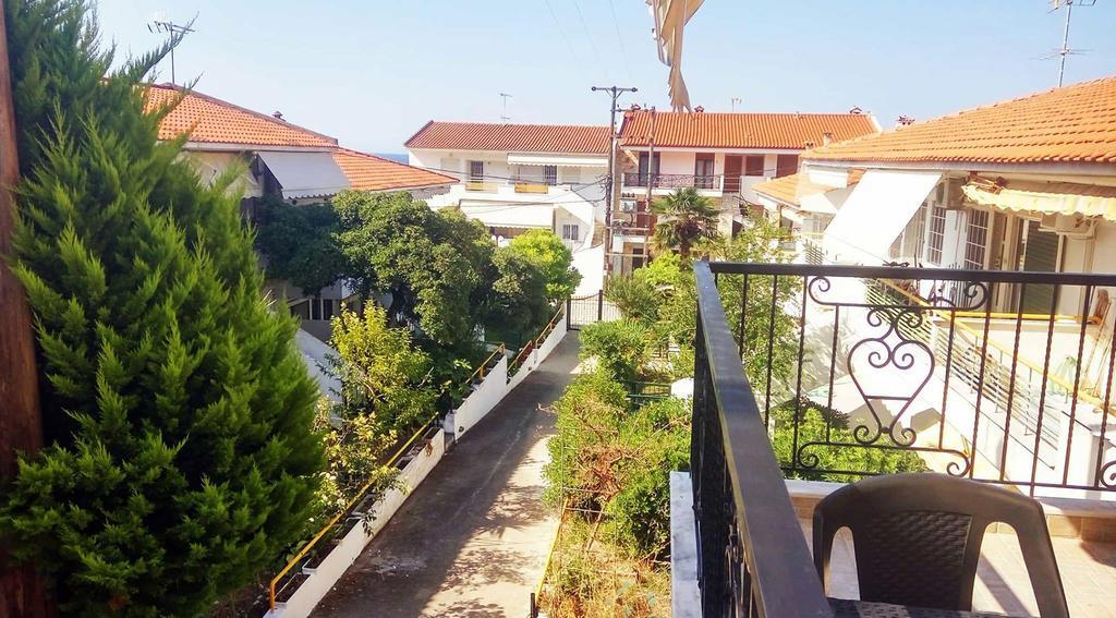 ניאה סקיוני Roses Rt Apartments Skioni I מראה חיצוני תמונה