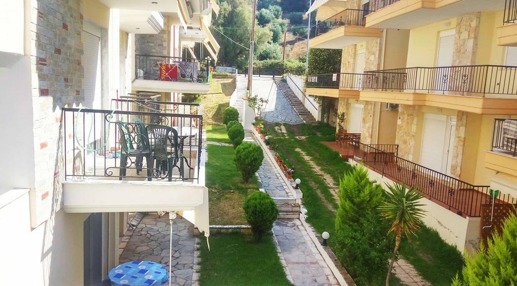ניאה סקיוני Roses Rt Apartments Skioni I מראה חיצוני תמונה