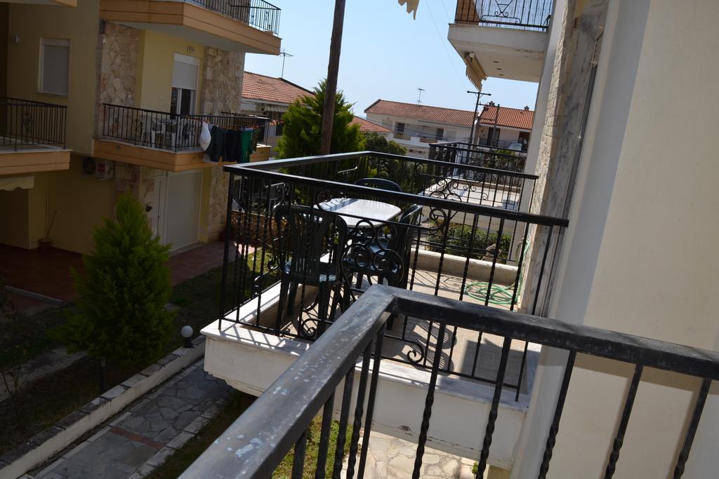 ניאה סקיוני Roses Rt Apartments Skioni I מראה חיצוני תמונה