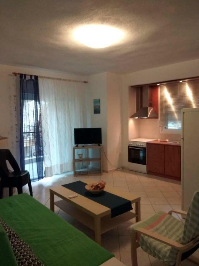 ניאה סקיוני Roses Rt Apartments Skioni I מראה חיצוני תמונה